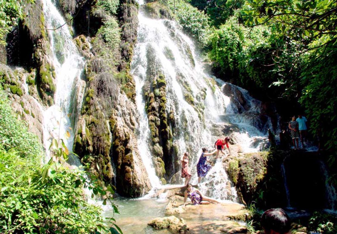 Visiting Go Lao Waterfall