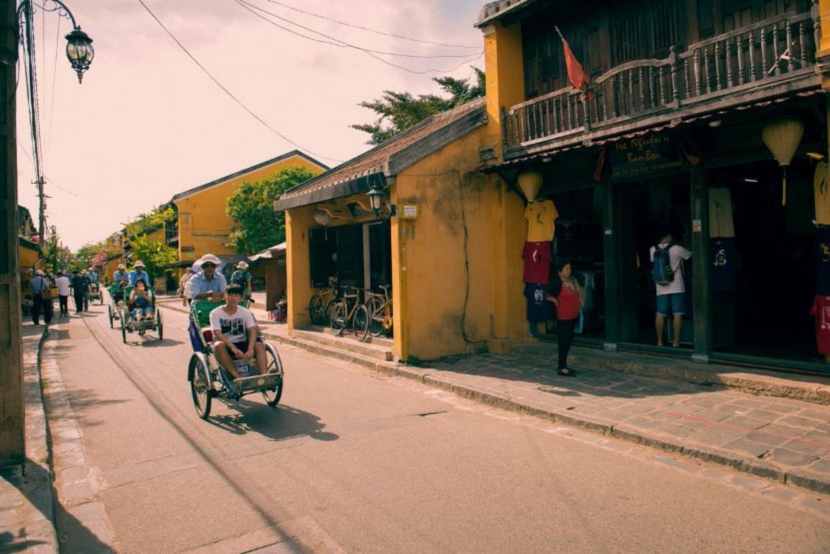 Photograph the vibrant glow of Hoi An’s streets
