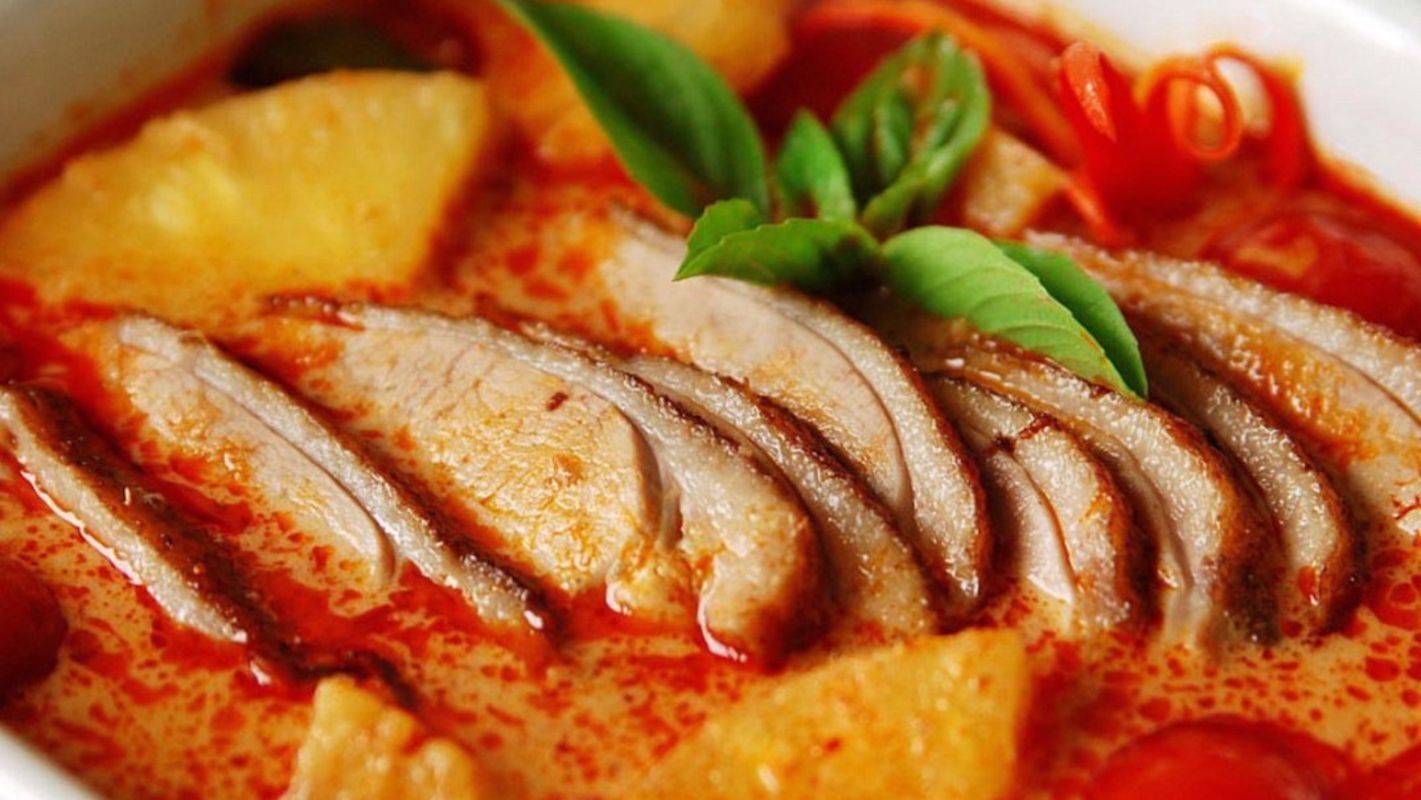 Experience Phnom Penh Tours with sustainable dining