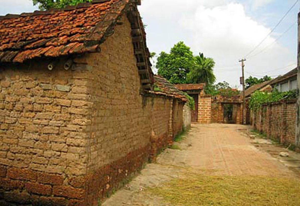 Duong Lam ancient village 30km from Hoan Kiem Lake