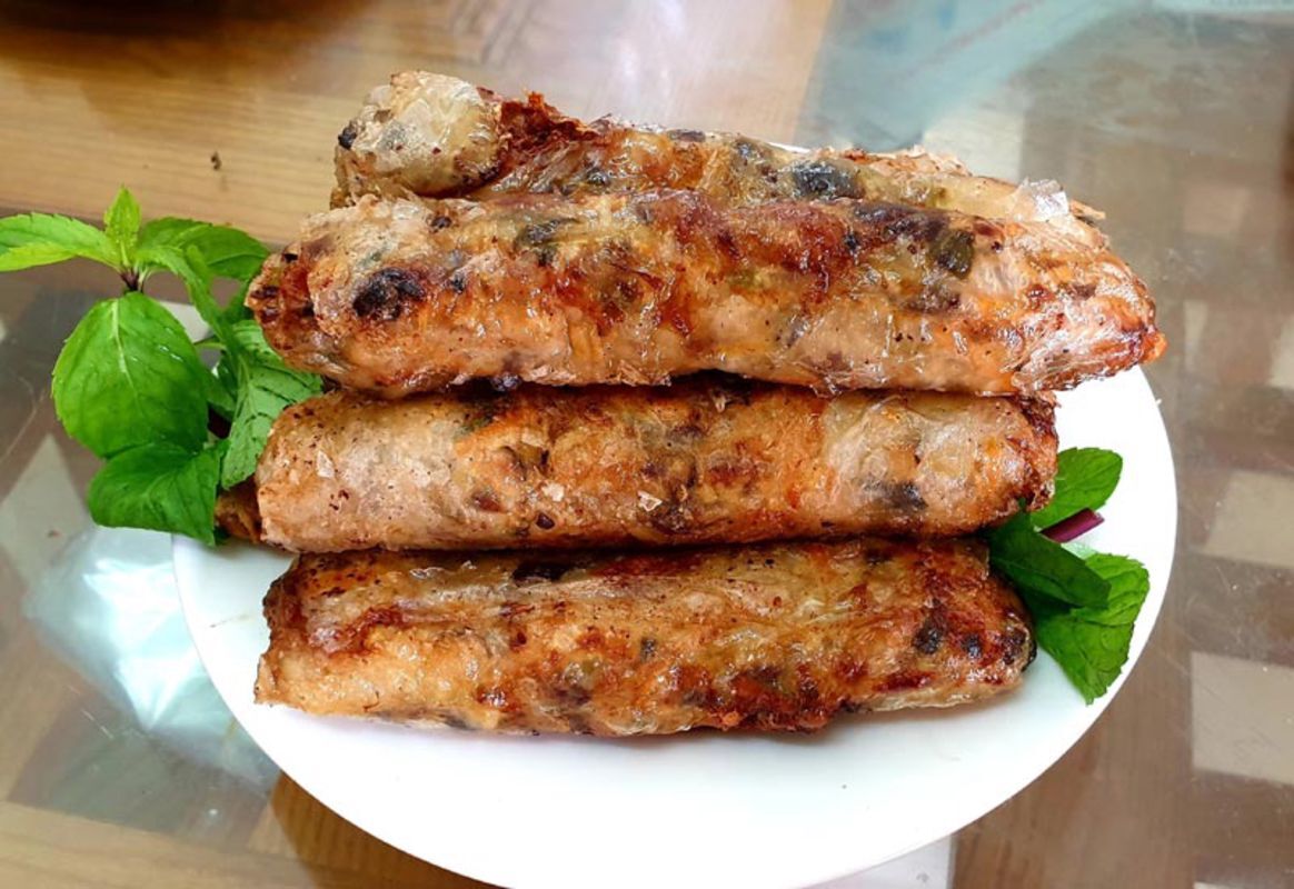 Capture the crispy allure of Hanoi’s street food masterpiece