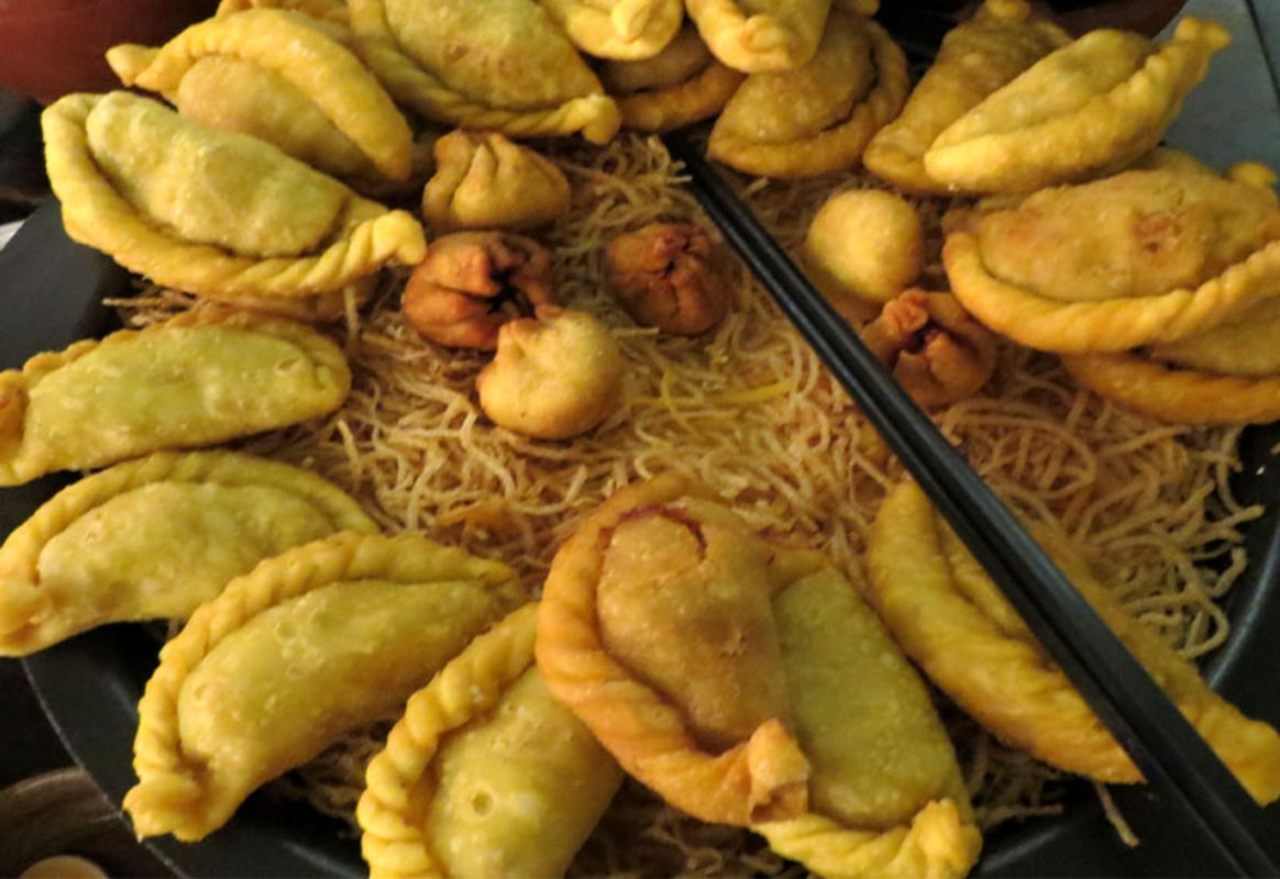 Capture the crispy allure of Hoan Kiem’s street food gem