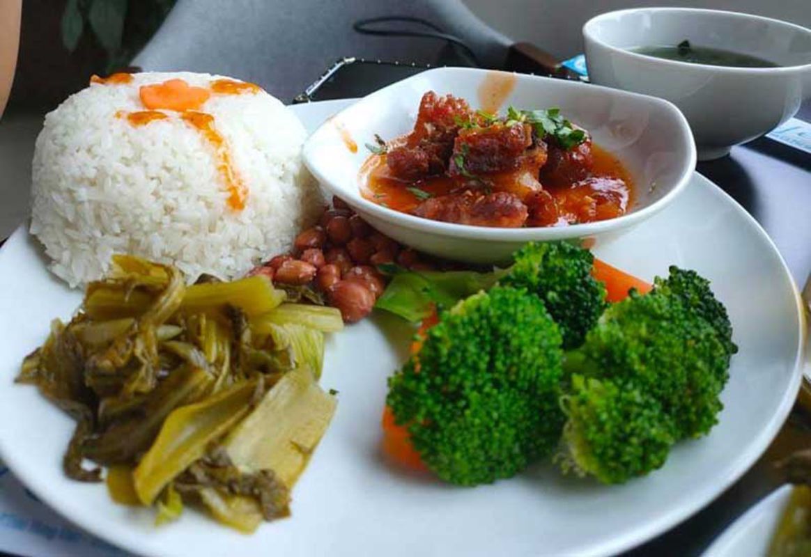 Learn Hue’s dining customs in a hands-on cooking class