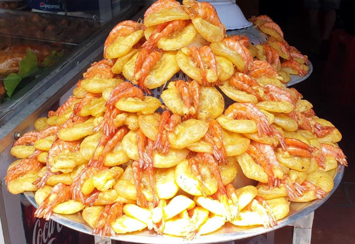 Capture the crunchy delight of Hanoi’s street food gem