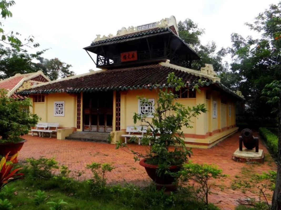 Begin your Vinh Long Tours with a scenic adventure