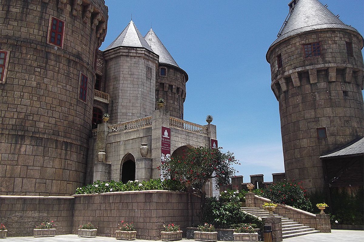 Start your Da Nang Travel with a magical view