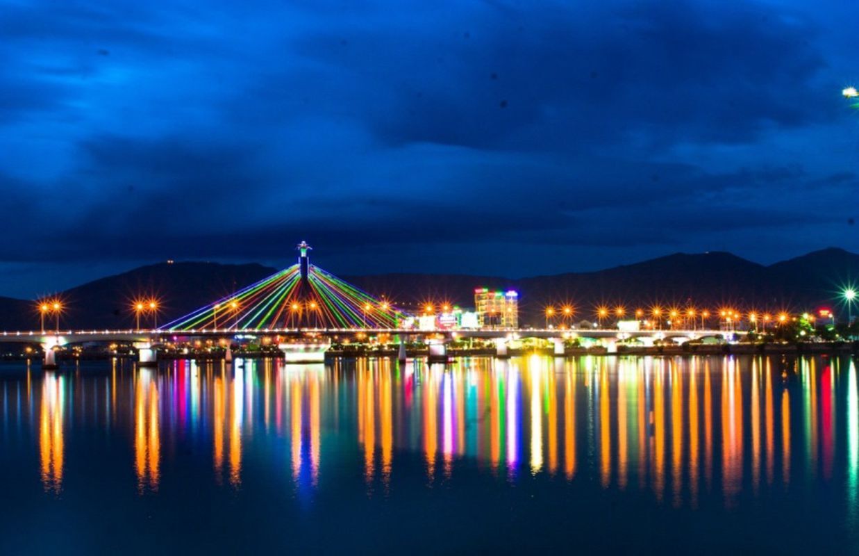 Capture the shimmering beauty of Da Nang’s iconic landmark