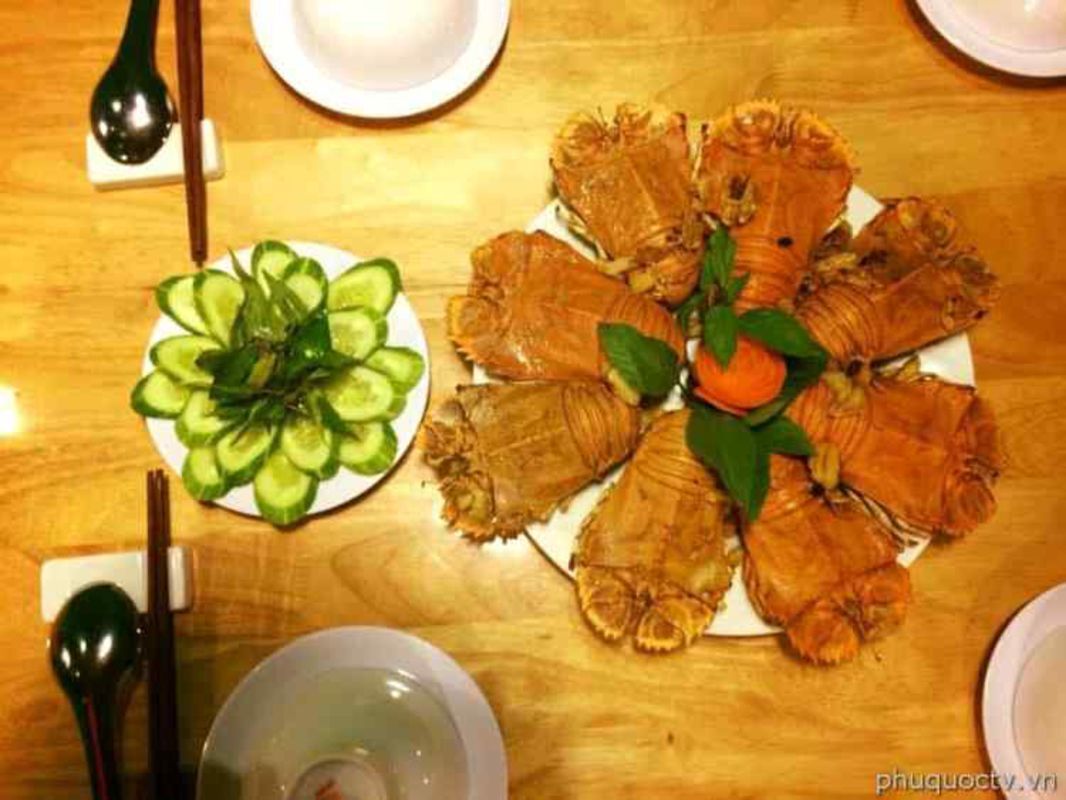 Capture the bustling charm of Phu Quoc’s food culture