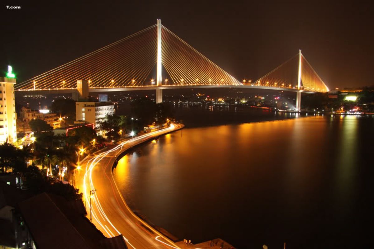 Savor Quang Ninh’s iconic cable-stayed bridge on a scenic tour