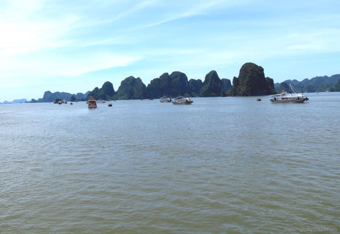 Start your Bai Tu Long Travel with tranquil vistas