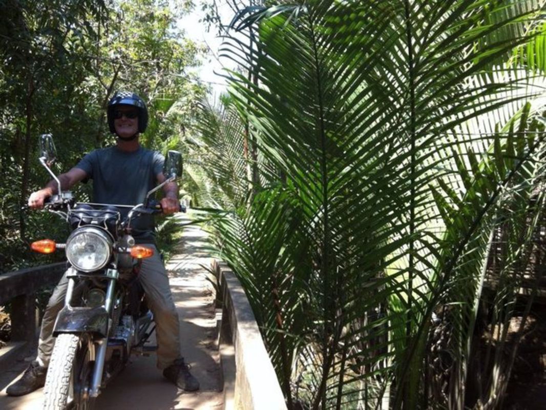 Getting to Cai Be Floating Market By Bus By Motorbike