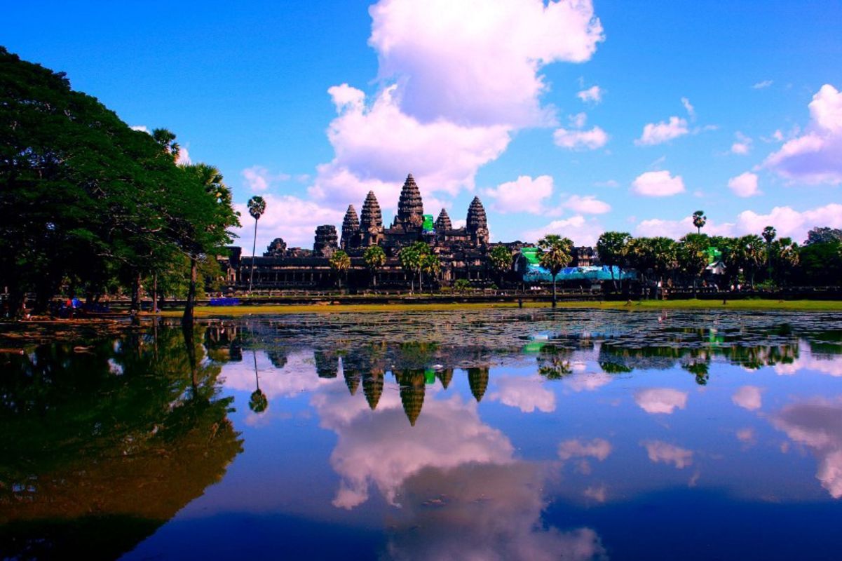 Experience Angkor’s history with guided tours