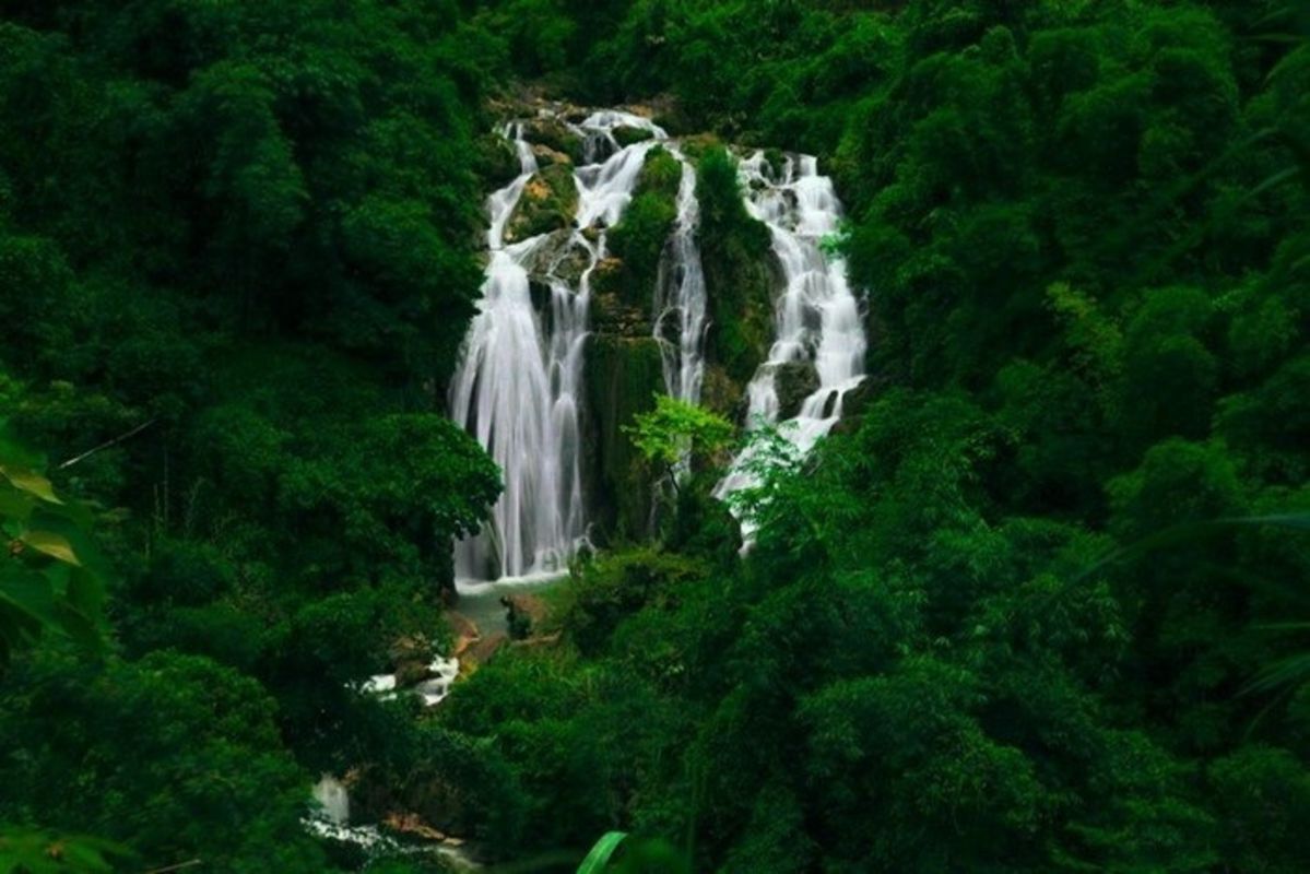 Experience Hoa Binh Tours with sustainable adventures