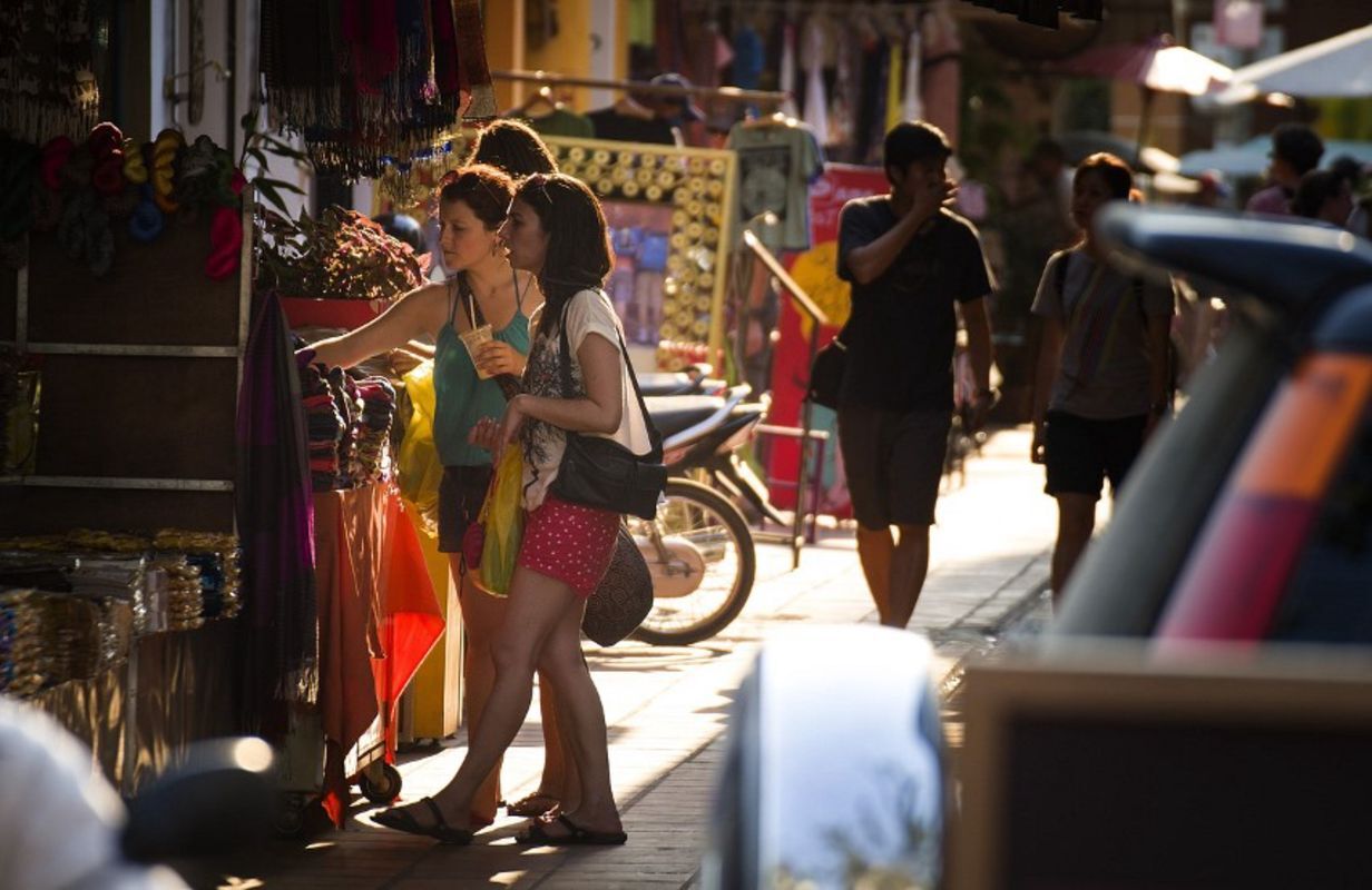 Capture the vibrant essence of Phnom Penh’s cultural gem