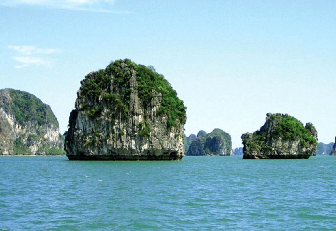 Start your Halong Bay Travel with tranquil vistas
