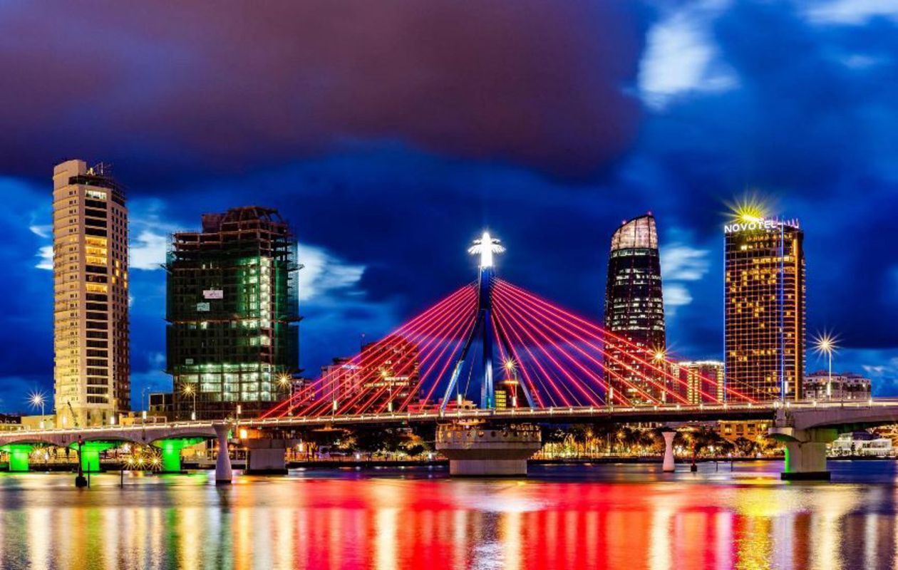 Marvel at Da Nang’s rotating bridge on a cultural tour