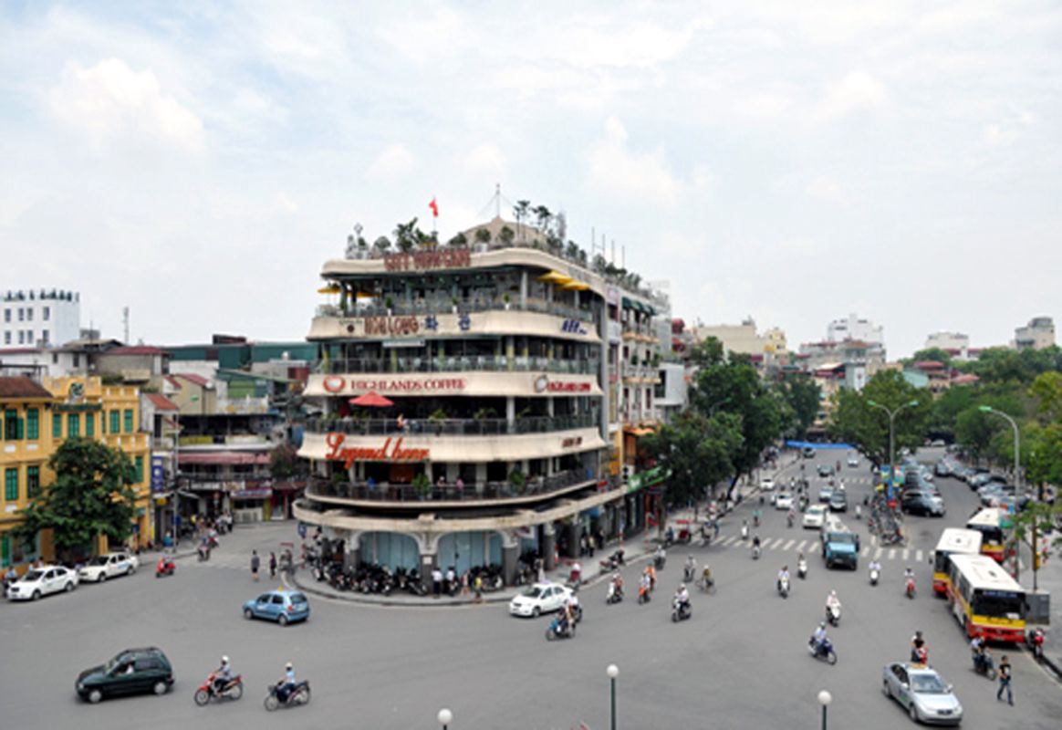 Capture the vibrant energy of Hanoi’s nightlife gem