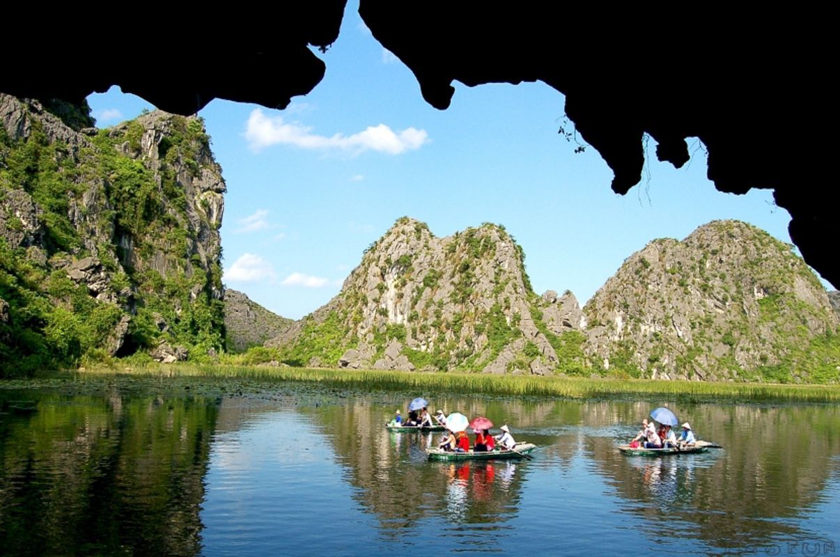 Capture the spiritual beauty of Ninh Binh’s sacred gem