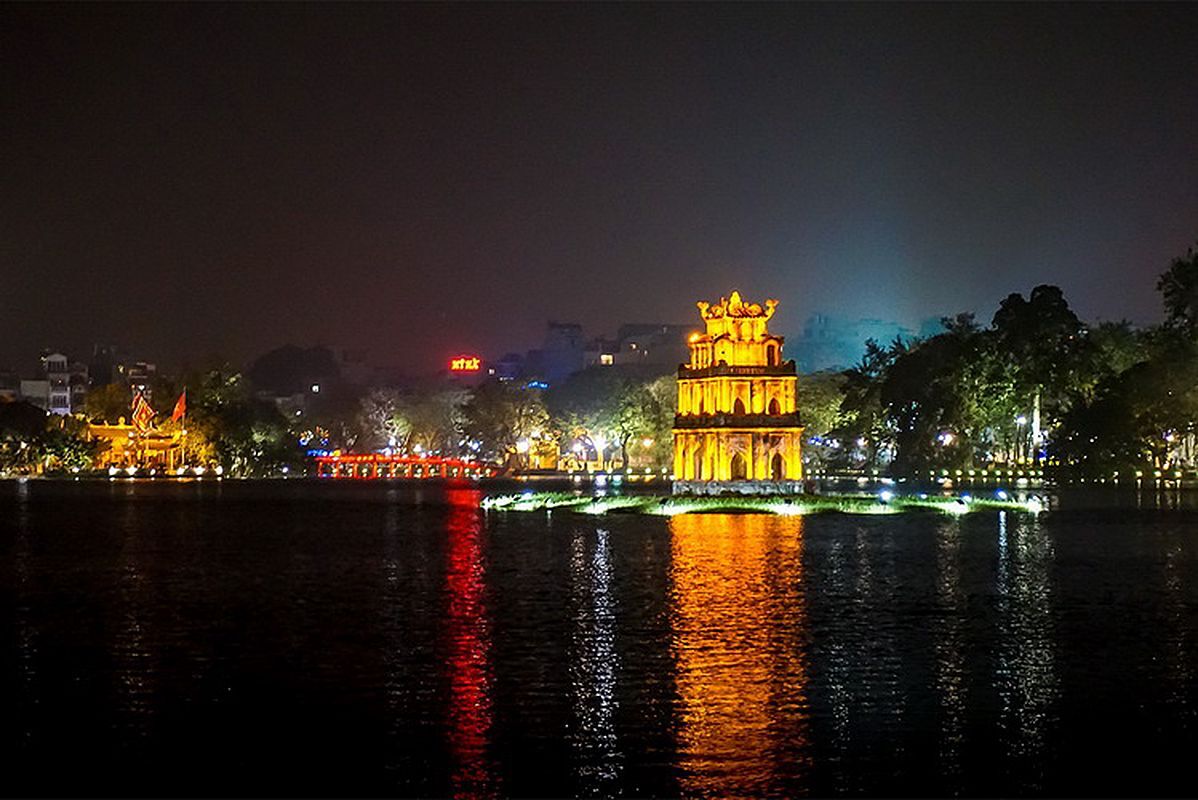 Dive into the flavorful charm of Hanoi Travel