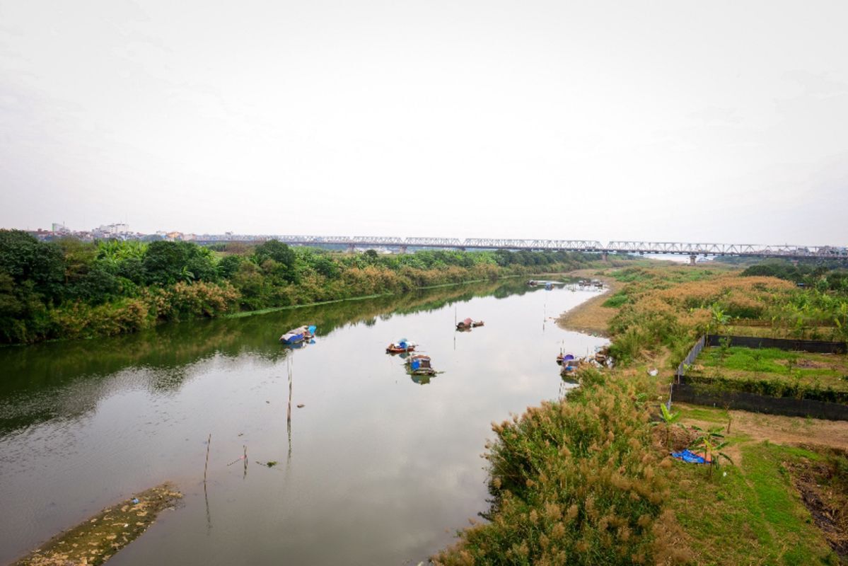 Enjoy stunning vistas from Hanoi’s landmark bridge