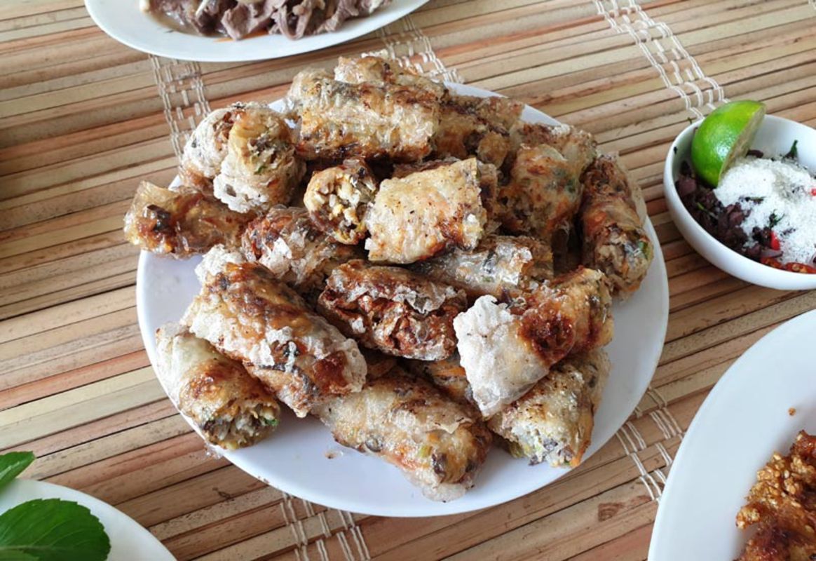 Capture the crispy allure of Hoan Kiem Ward’s street food gem