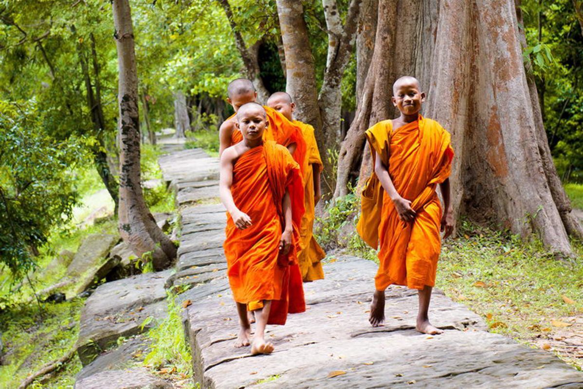 Experience Phnom Penh Tours with sustainable adventures