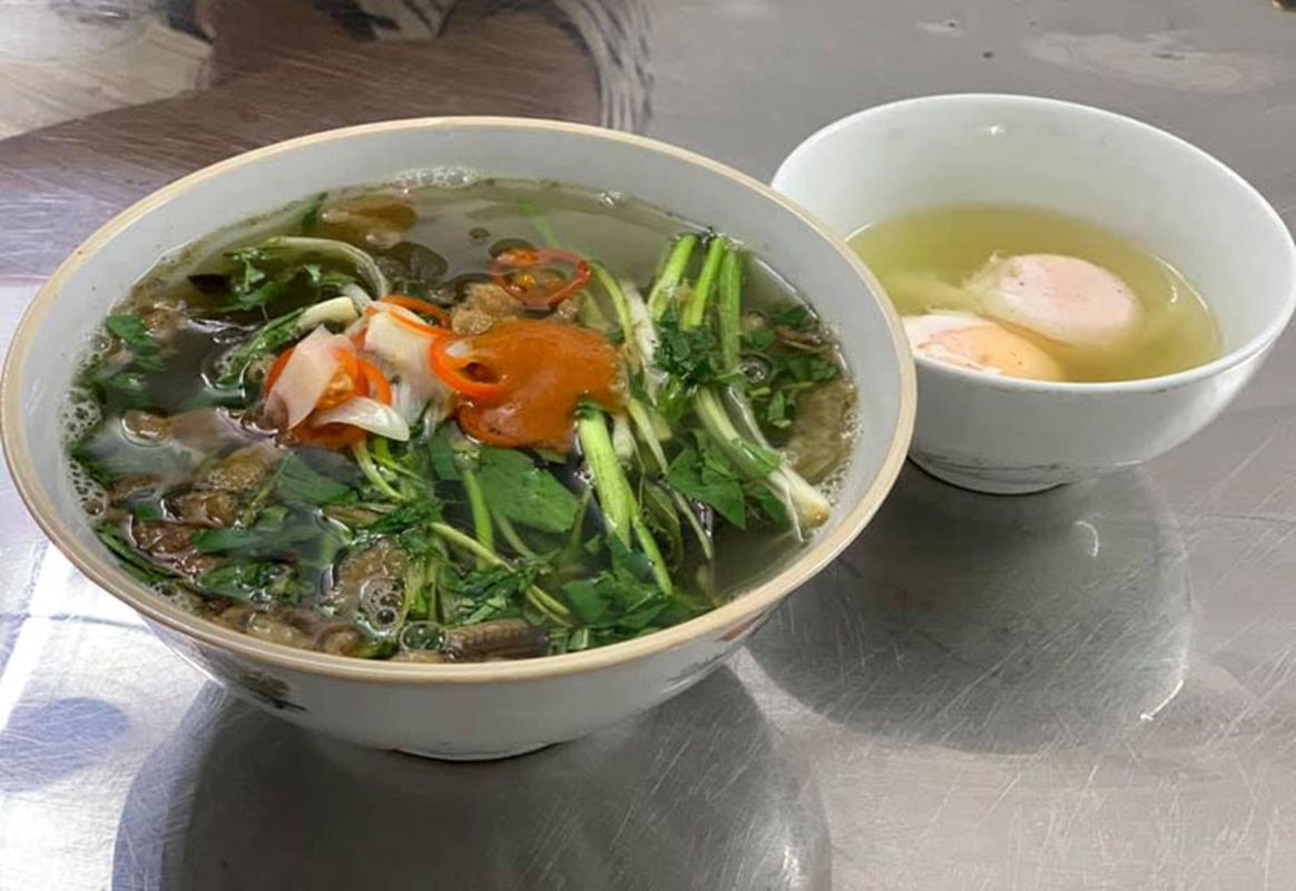 Photograph the vibrant allure of Hanoi’s food scene