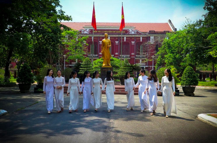 Begin your school visit with Hue’s tranquil ambiance