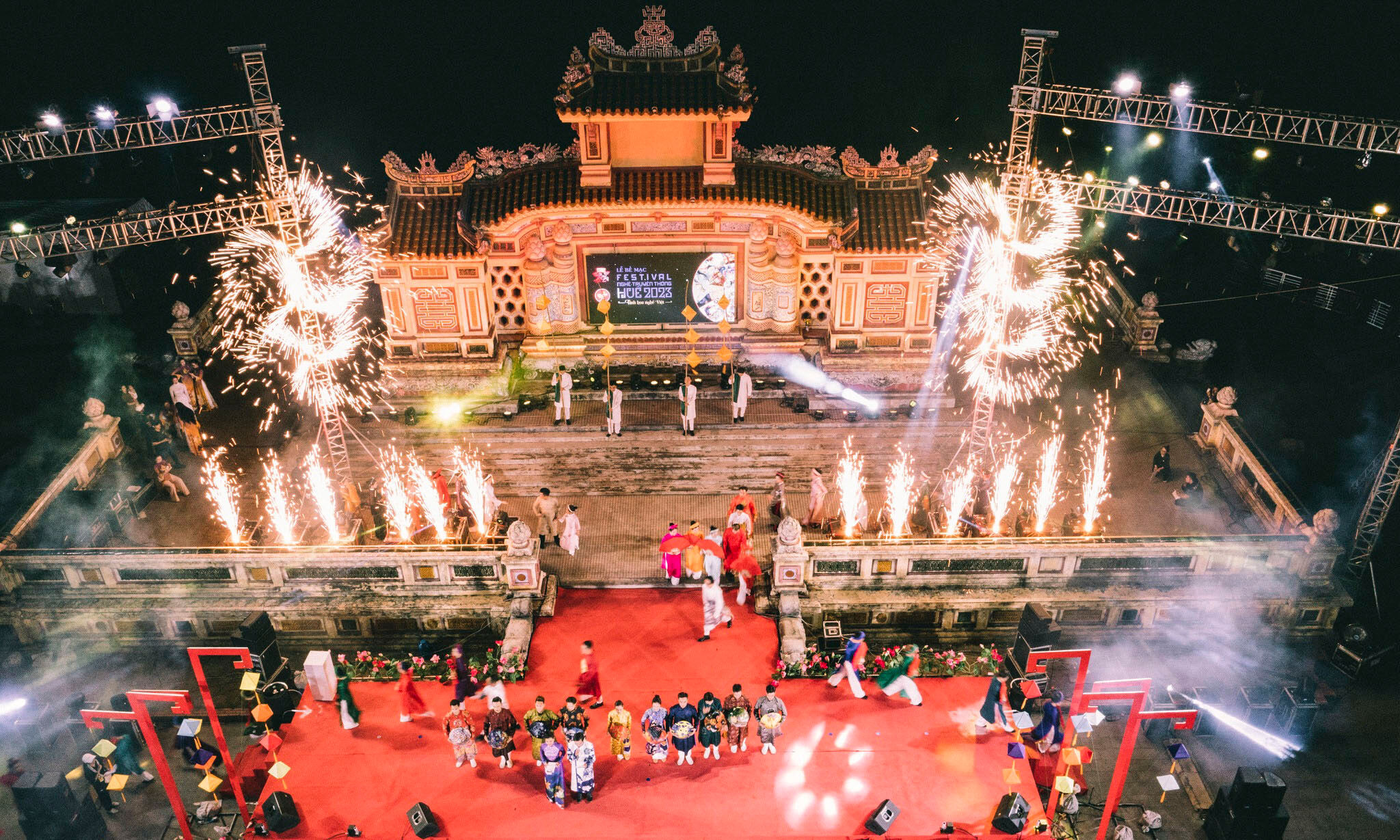 Photograph the lively spirit of Hue’s fireworks events