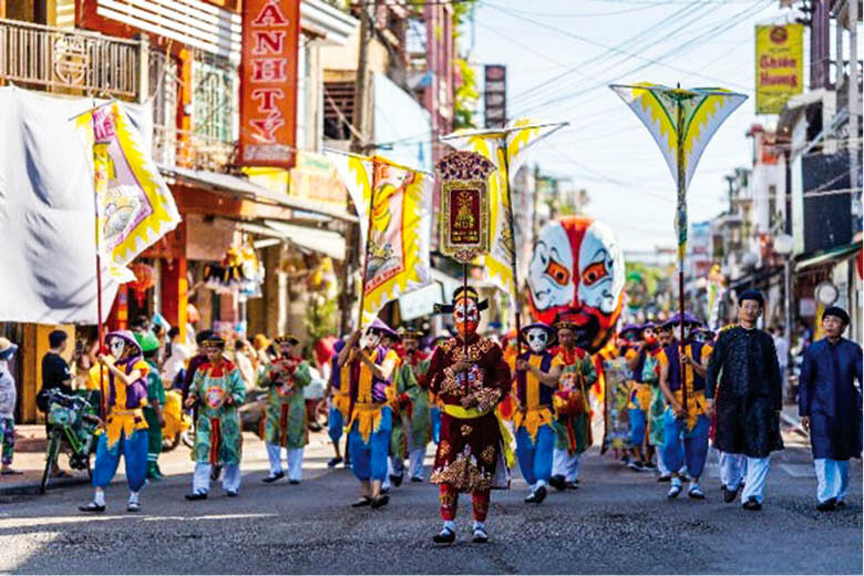 Learn Hue’s theatrical heritage with expert guidance