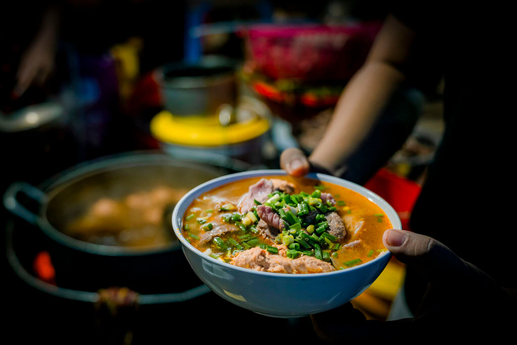 End your Hue culinary tour with vibrant dining customs