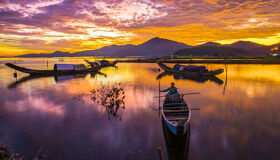 Capture the golden hues of Tam Giang’s sunset on a boat tour