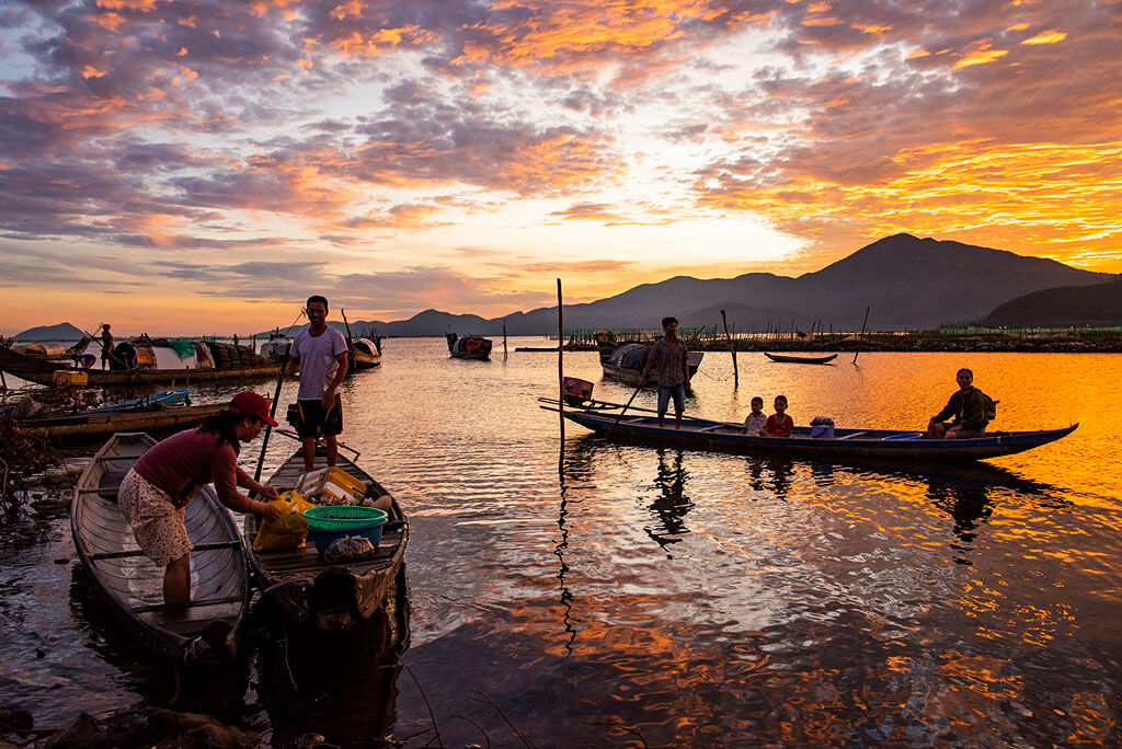Join locals fishing during a Tam Giang sunset tour