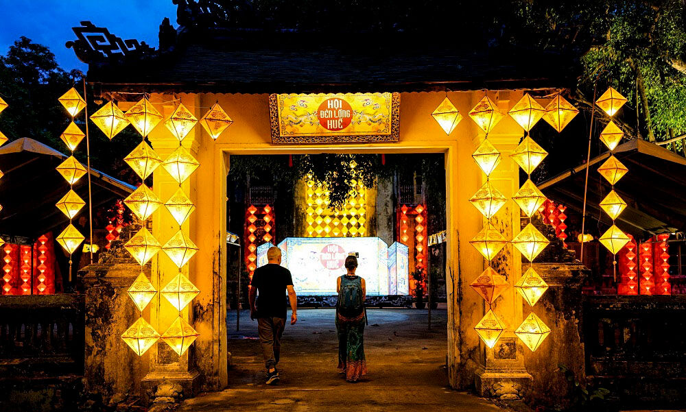 Capture the authentic charm of Hue’s festive spirit