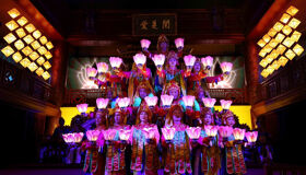 Capture the graceful artistry of Hue’s traditional dances