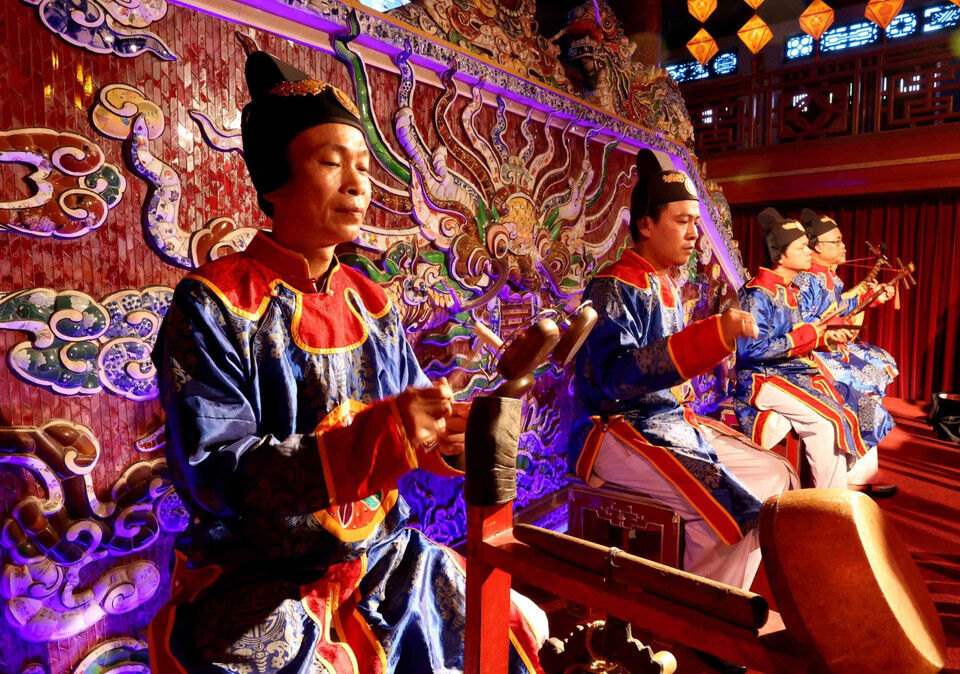 Begin your music night with Hue’s tranquil ambiance
