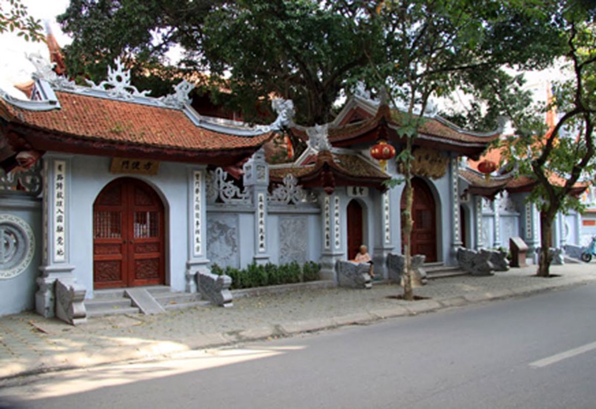 Experience Hanoi Tours with sustainable exploration