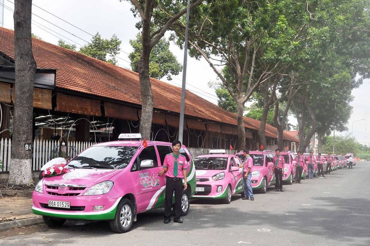 Traveling in Dong Thap province by taxi
