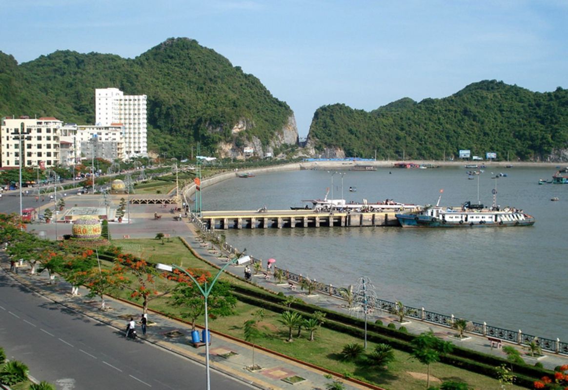 Start your Halong Bay Travel with tranquil vistas