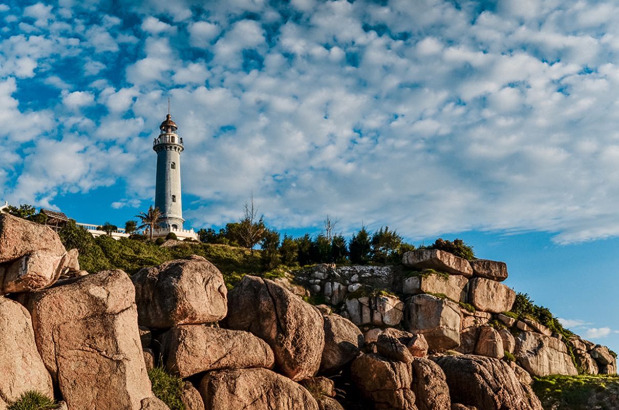 Capture the historic beauty of Dai Lanh Lighthouse’s coastal charm