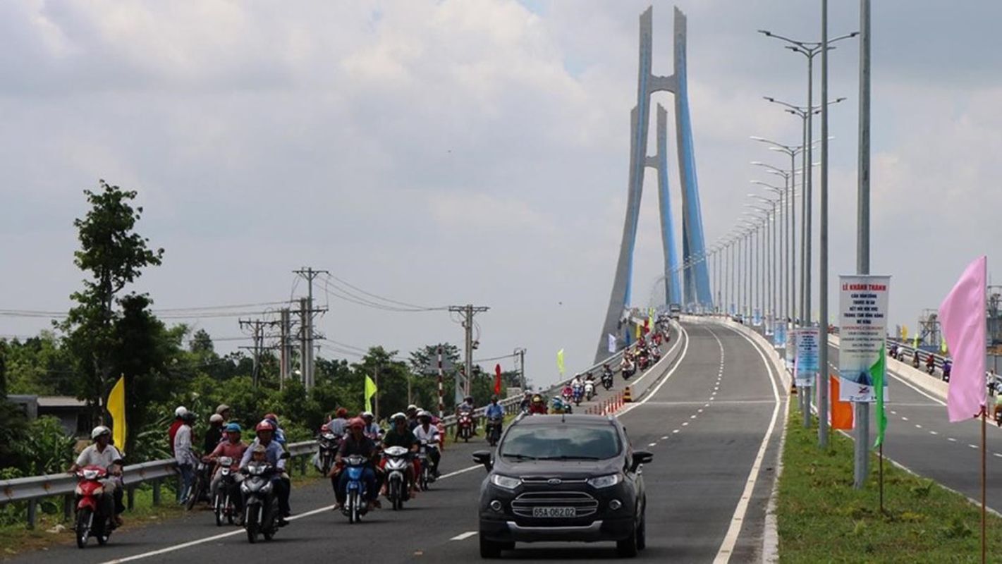 Experience Dong Thap Tours with sustainable adventures