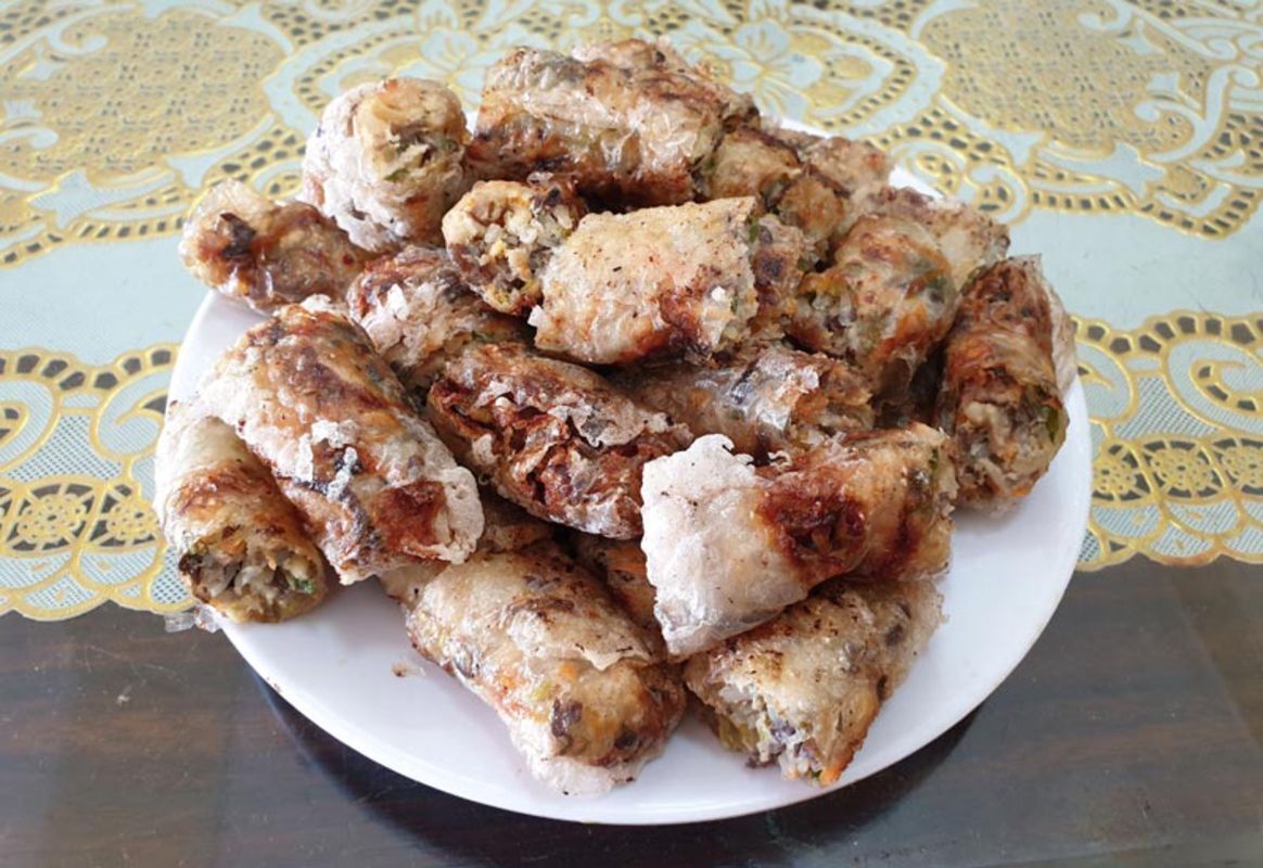 Capture the crispy allure of Hanoi’s street food gem