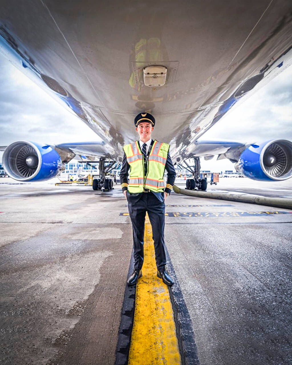 Airline Aircraft is ready to fly from Vancouver to Ho Chi Minh City