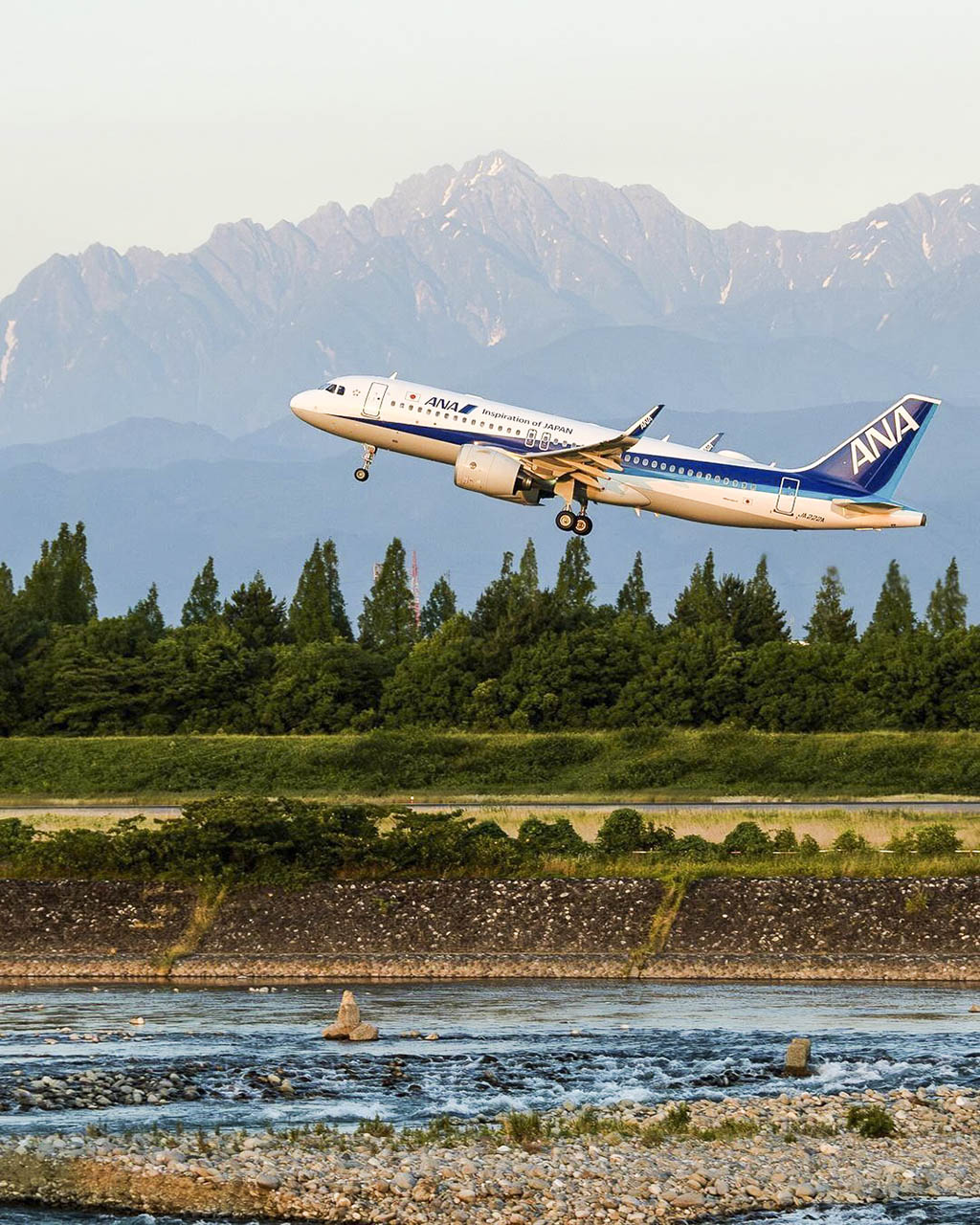 Airline-ANA Airlines flying from Rio de Janeiro to Bangkok