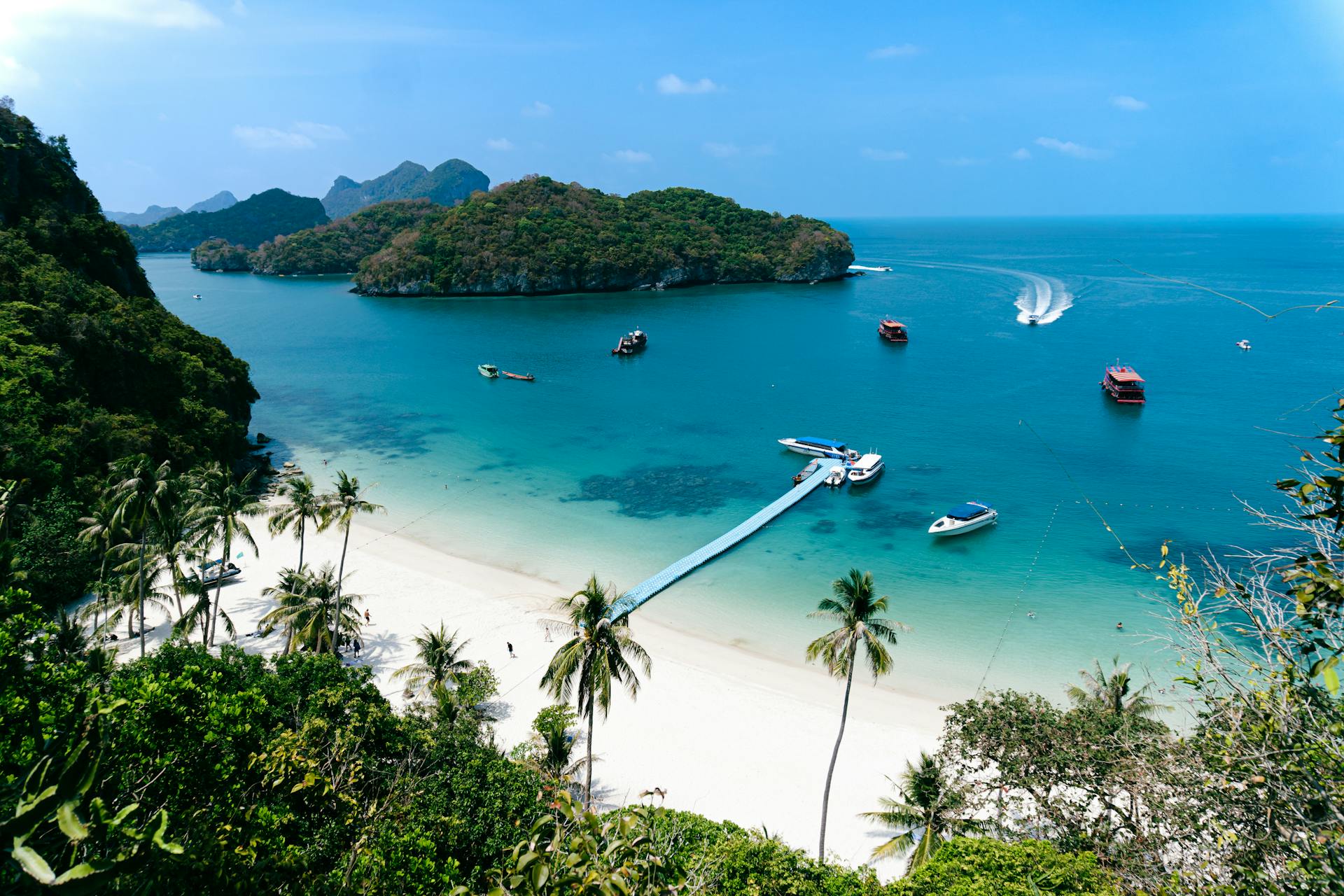 Start your journey with Ang Thong’s scenic glow