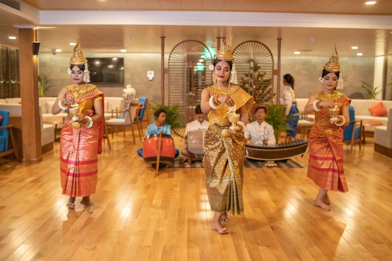 Apsara on Mekong Cruise - Capture the authentic charm of Indochina’s luxury scene