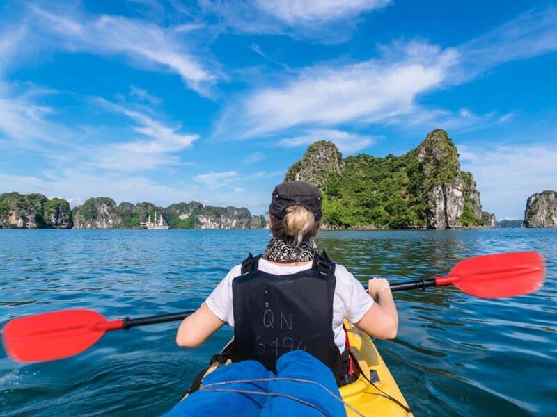 Backpacker Kayak Solo Halong Bay