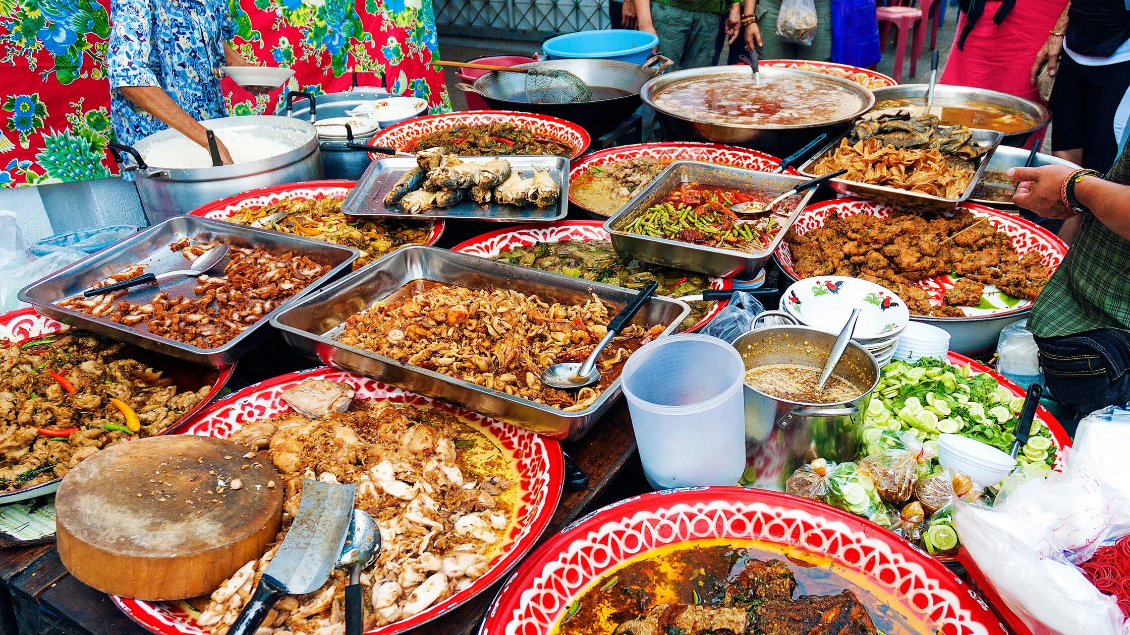 Savour authentic Thai flavours from bustling street stalls