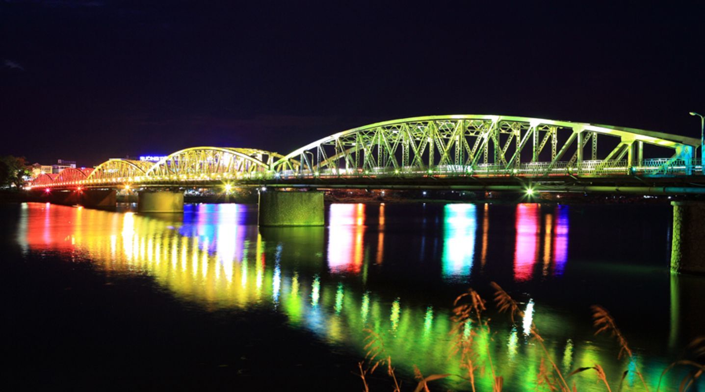 Admire the steel truss design of Huế’s iconic bridge