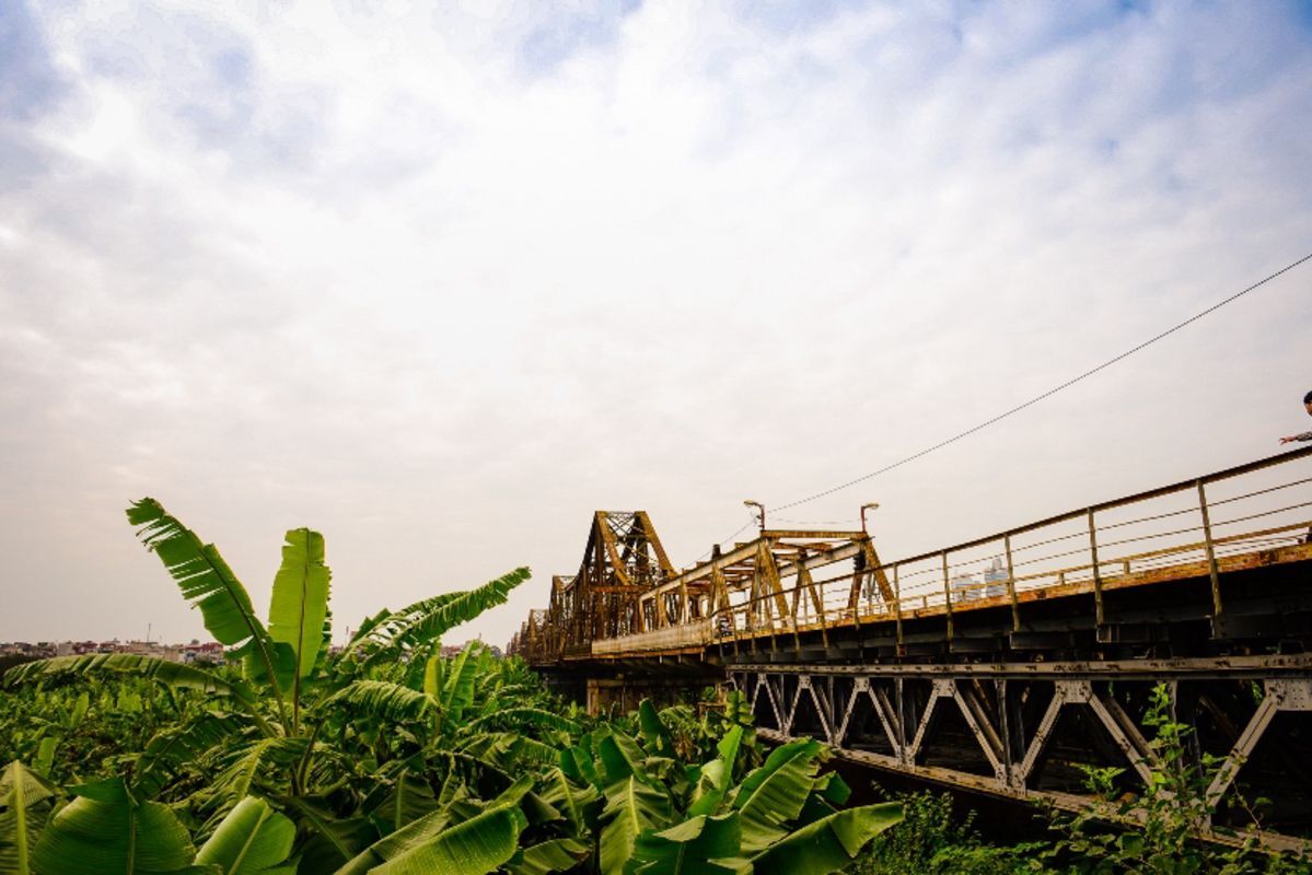 Capture the engineering marvel of Long Bien Bridge